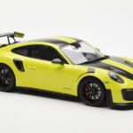 Porsche 911 991.2 GT2 RS Vaaleanvihreä Mustilla Magnesiumvanteilla Minichamps 1:18 - image 4 of 6