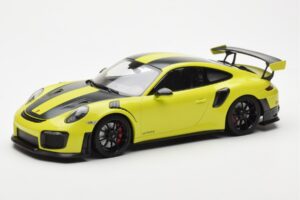 Porsche 911 991.2 GT2 RS Vaaleanvihreä Mustilla Magnesiumvanteilla Minichamps 1:18