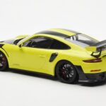 Porsche 911 991.2 GT2 RS Vaaleanvihreä Mustilla Magnesiumvanteilla Minichamps 1:18 - image 5 of 6