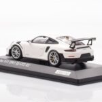 Porsche 911 991.2 GT2 RS Valkoinen Minichamps 1:43 - image 3 of 4