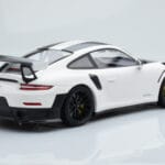 Porsche 911 GT2 RS 991.2 Weissach Package Valkoinen Mustat Magnesiumvanteet Minichamps 1:18 - image 2 of 6