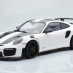 Porsche 911 GT2 RS 991.2 Weissach Package Valkoinen Mustat Magnesiumvanteet Minichamps 1:18