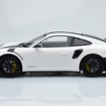Porsche 911 GT2 RS 991.2 Weissach Package Valkoinen Mustat Magnesiumvanteet Minichamps 1:18 - image 3 of 6