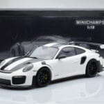 Porsche 911 GT2 RS 991.2 Weissach Package Valkoinen Mustat Magnesiumvanteet Minichamps 1:18 - image 6 of 6