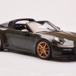 Porsche 911 992 Targa 4S Oliivinvihreä GT Spirit 1:18 - image 4 of 6