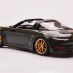 Porsche 911 992 Targa 4S Oliivinvihreä GT Spirit 1:18 - image 5 of 6