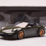 Porsche 911 992 Targa 4S Oliivinvihreä GT Spirit 1:18 - image 6 of 6