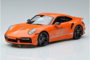Porsche 911 992 Turbo S China 20th Anniversary Oranssi Minichamps 1:18 155069171