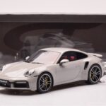 Porsche 911 992 Turbo S Crayon Harmaa GT Spirit 1:18 - image 6 of 6