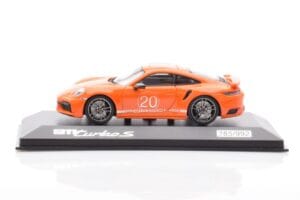 Porsche 911 992 Turbo S Gulf Oranssi Minichamps 1:43 WAP0209060N002