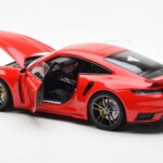 Porsche 911 992 Turbo S Sport Design Punainen Minichamps 1:18 - image 5 of 8