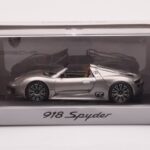 Porsche 918 Spyder Harmaa Metallinen Minichamps 1:43 - image 4 of 4