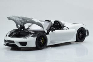 Porsche 918 Spyder Weissach Package Valkoinen Mustilla Vanteilla Minichamps 1:18 113062443 Metalli — kuva 2 / 9