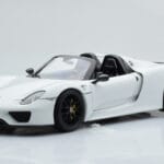 Porsche 918 Spyder Weissach Package Valkoinen Mustilla Vanteilla Minichamps 1:18