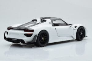 Porsche 918 Spyder Weissach Package Valkoinen Mustilla Vanteilla Minichamps 1:18 113062443 Metalli — kuva 3 / 9