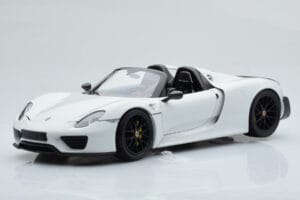 Porsche 918 Spyder Weissach Package Valkoinen Mustilla Vanteilla Minichamps 1:18 113062443