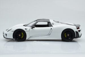 Porsche 918 Spyder Weissach Package Valkoinen Mustilla Vanteilla Minichamps 1:18 113062443 Metalli — kuva 5 / 9