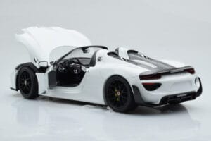 Porsche 918 Spyder Weissach Package Valkoinen Mustilla Vanteilla Minichamps 1:18 113062443 Metalli — kuva 6 / 9