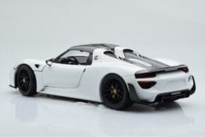 Porsche 918 Spyder Weissach Package Valkoinen Mustilla Vanteilla Minichamps 1:18 113062443 Metalli — kuva 8 / 9
