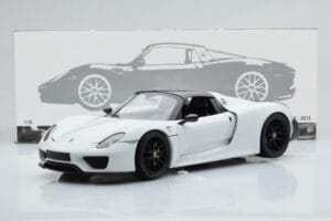 Porsche 918 Spyder Weissach Package Valkoinen Mustilla Vanteilla Minichamps 1:18 113062443 Metalli — kuva 9 / 9