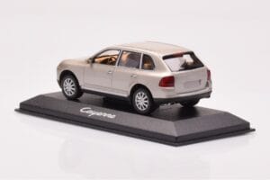 Porsche Cayenne 9PA Beige Minichamps 1:43 WAPC2000513 Metalli — kuva 3 / 4