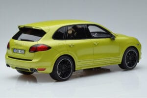 Porsche Cayenne GTS 92A Peridot Vihreä GT Spirit 1:18 GT020A Hartsi — kuva 2 / 6
