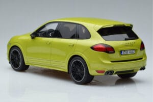 Porsche Cayenne GTS 92A Peridot Vihreä GT Spirit 1:18 GT020A Hartsi — kuva 5 / 6