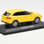 Porsche Cayenne 92A Keltainen MaxiChamps 1:43 - image 2 of 4