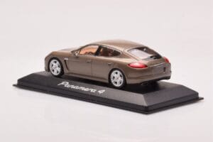 Porsche Panamera 970 4 Beige Metallic Minichamps 1:43 WAP02000319 Metalli — kuva 3 / 4