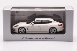 Porsche Panamera 970 Diesel Carrara Valkoinen Minichamps 1:43 WAP0200090C Metalli — kuva 4 / 4