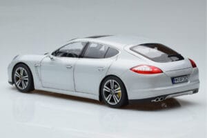 Porsche Panamera 970 Turbo Hopea Norev 1:18 187609 Metalli — kuva 6 / 7