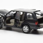 Range Rover P38 4.6 HSE Musta Metallic AUTOart 1:18 - image 8 of 9