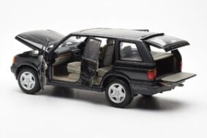 Range Rover P38 4.6 HSE Musta Metallic AUTOart 1:18 70017 Metalli — kuva 8 / 9