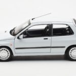 Renault Clio 16S Valkoinen Norev 1:18 - image 4 of 8