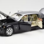 Rolls-Royce Phantom VII EWB Musta ja Hopea Kyosho 1:18 08841BKS - image 2 of 8