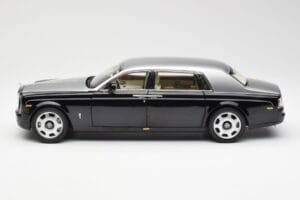 Rolls-Royce Phantom VII EWB Musta ja Hopea Kyosho 1:18 08841BKS Metalli — kuva 4 / 8