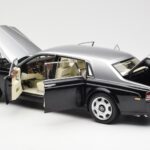 Rolls-Royce Phantom VII EWB Musta ja Hopea Kyosho 1:18 08841BKS - image 5 of 8