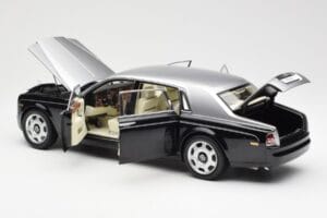 Rolls-Royce Phantom VII EWB Musta ja Hopea Kyosho 1:18 08841BKS Metalli — kuva 5 / 8