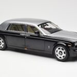 Rolls-Royce Phantom VII EWB Musta ja Hopea Kyosho 1:18 08841BKS - image 6 of 8