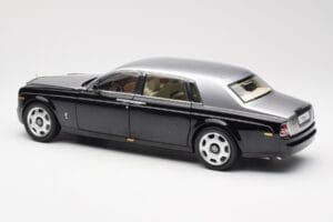 Rolls-Royce Phantom VII EWB Musta ja Hopea Kyosho 1:18 08841BKS Metalli — kuva 7 / 8