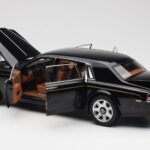 Rolls-Royce Phantom VII EWB Diamond Musta Kyosho 1:18 08841DBK2 - image 5 of 8