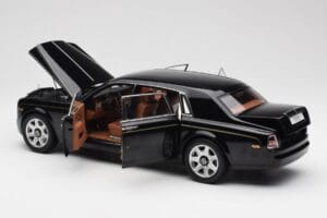 Rolls-Royce Phantom VII EWB Diamond Musta Kyosho 1:18 08841DBK2 Metalli — kuva 5 / 8