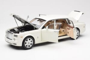 Rolls-Royce Phantom VII EWB English Valkoinen Kyosho 1:18 08841EW2 Metalli — kuva 2 / 8