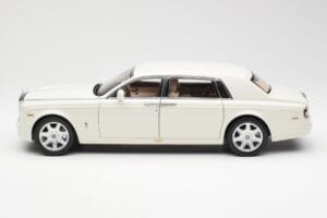 Rolls-Royce Phantom VII EWB English Valkoinen Kyosho 1:18 08841EW2 Metalli — kuva 4 / 8