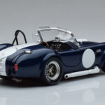 Shelby Cobra 427 S/C Tummansininen Kyosho 1:18 - image 3 of 9