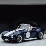 Shelby Cobra 427 S/C Tummansininen Kyosho 1:18 - image 9 of 9