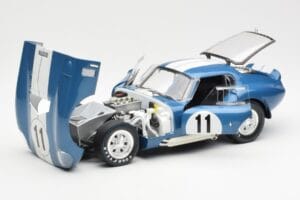 Shelby Daytona Cobra Coupe #11 S. Thompson 24 Hours of Le Mans 1965 CMR 1:18 CMR114 Metalli — kuva 2 / 8