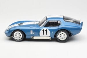 Shelby Daytona Cobra Coupe #11 S. Thompson 24 Hours of Le Mans 1965 CMR 1:18 CMR114 Metalli — kuva 4 / 8