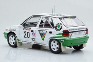 Skoda Felicia #20 S. Blomqvist / B. Cederberg Rally RAC Lombard 1995 IXO 1:18 18RMC147 Metalli — kuva 5 / 6
