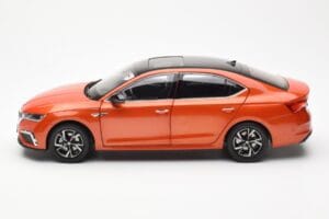 Skoda Octavia Pro Oranssi FAW 1:18 ZMR000006ORA Metalli — kuva 4 / 8